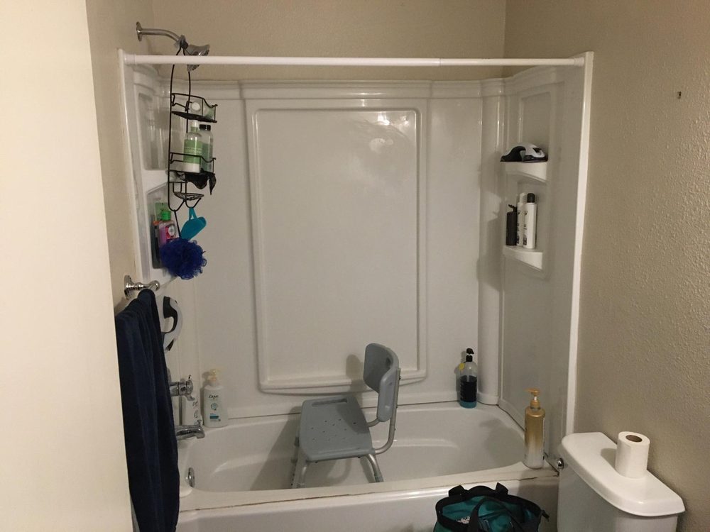 Tub & Surround Replacement · Lemon Grove